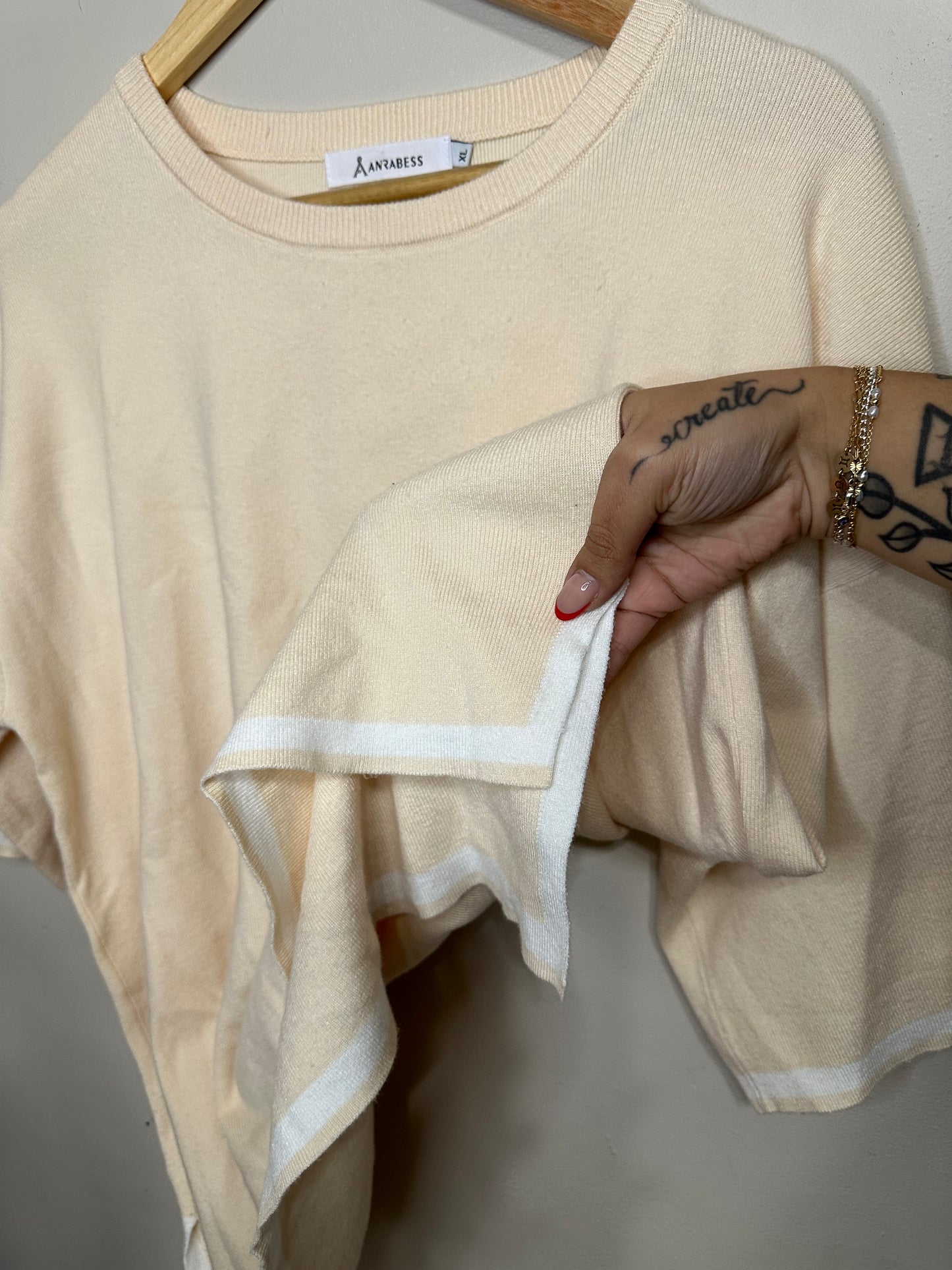 XL Butter Yellow w/ Cream Detail Top