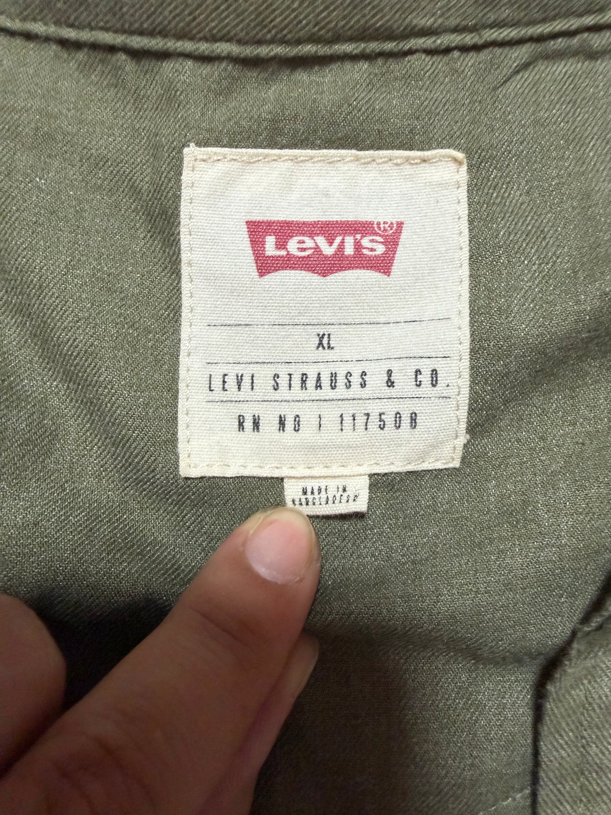 XL Green Button Up Shirt *small call out