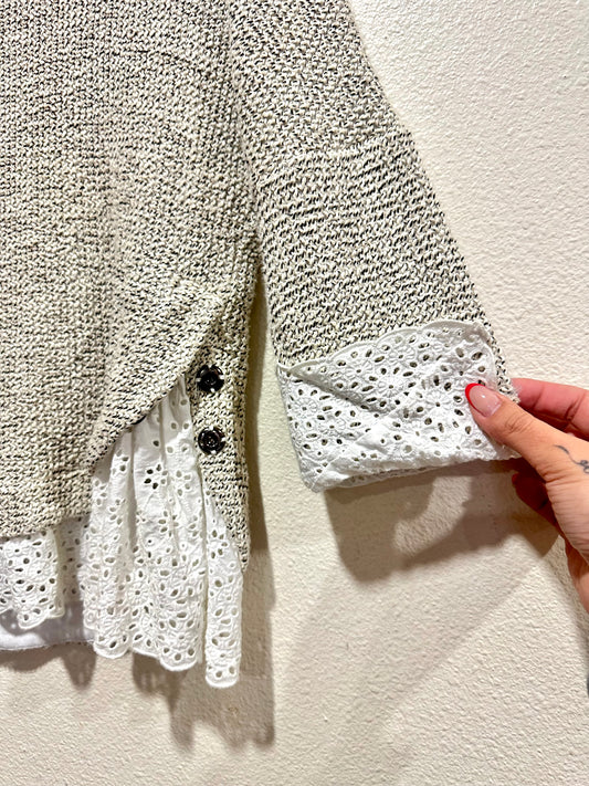 Medium Quarter Sleeve Blouse w/ Ruffle Detail