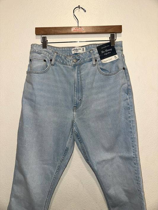 NWT 30/10s Abercrombie & Fitch Jeans