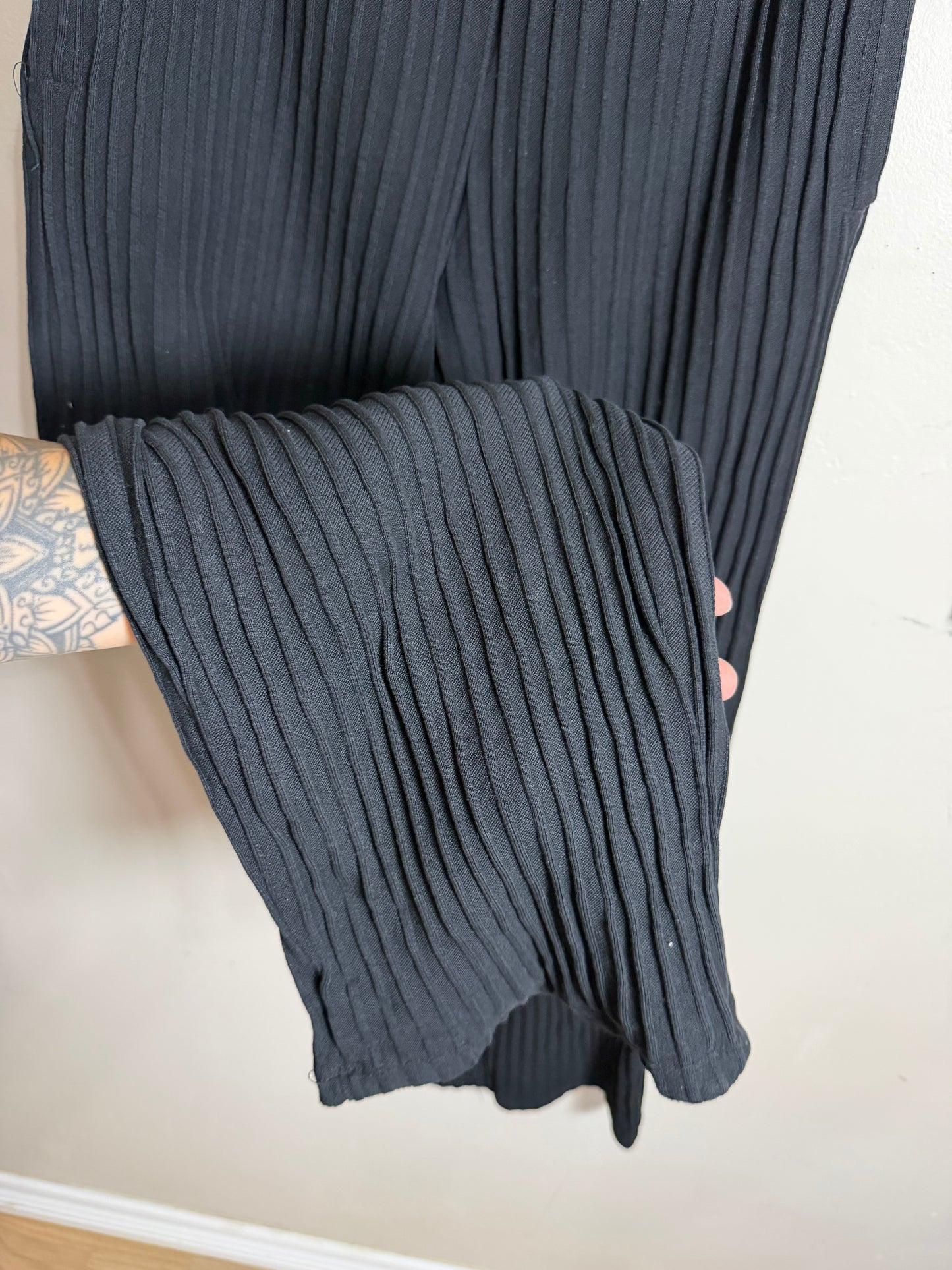 Small Black Ribbed Wide Leg Pants
