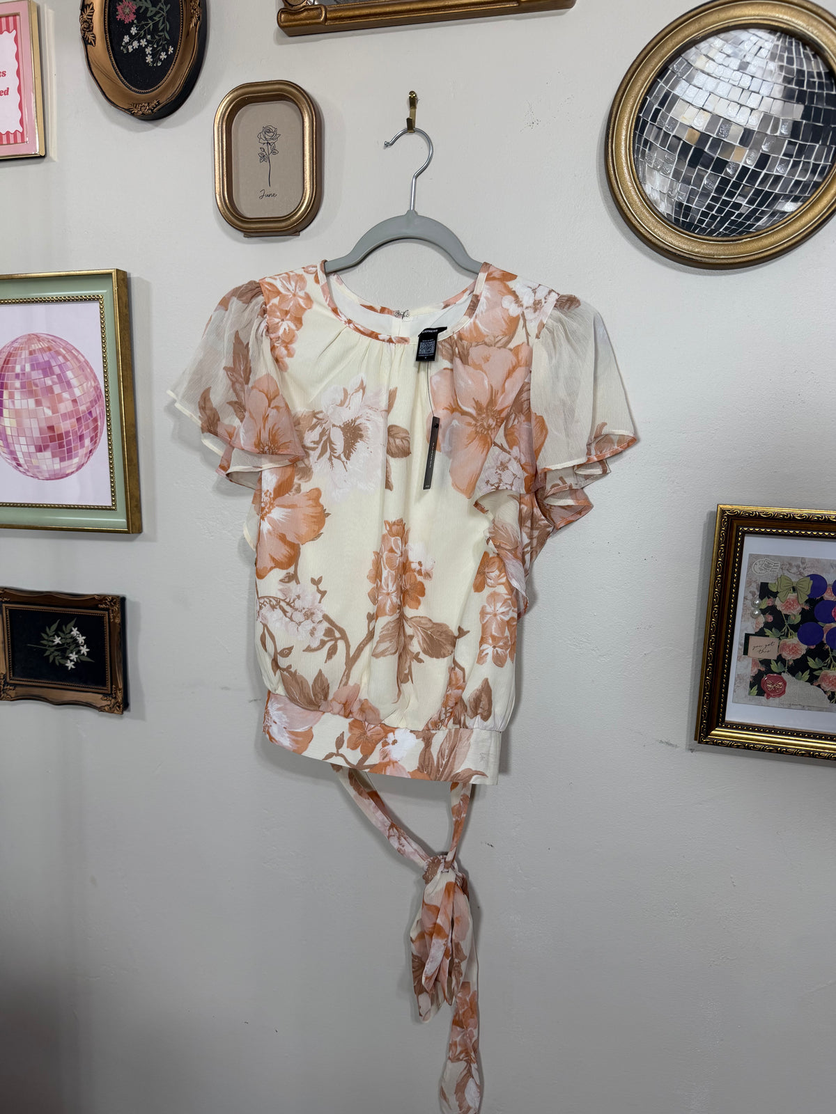 Medium NWT Floral Blouse w/ Tie