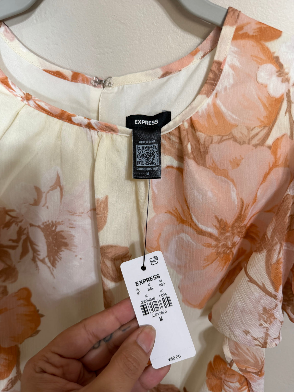 Medium NWT Floral Blouse w/ Tie