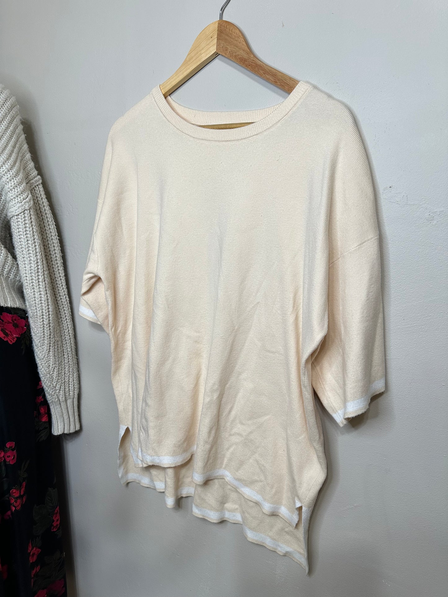 XL Butter Yellow w/ Cream Detail Top