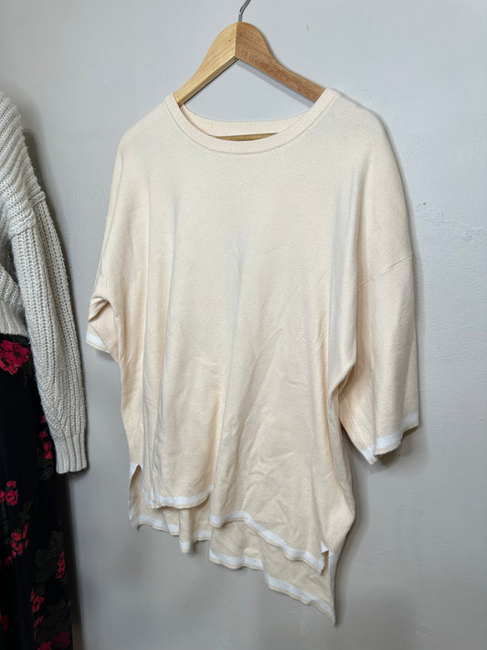XL Butter Yellow w/ Cream Detail Top