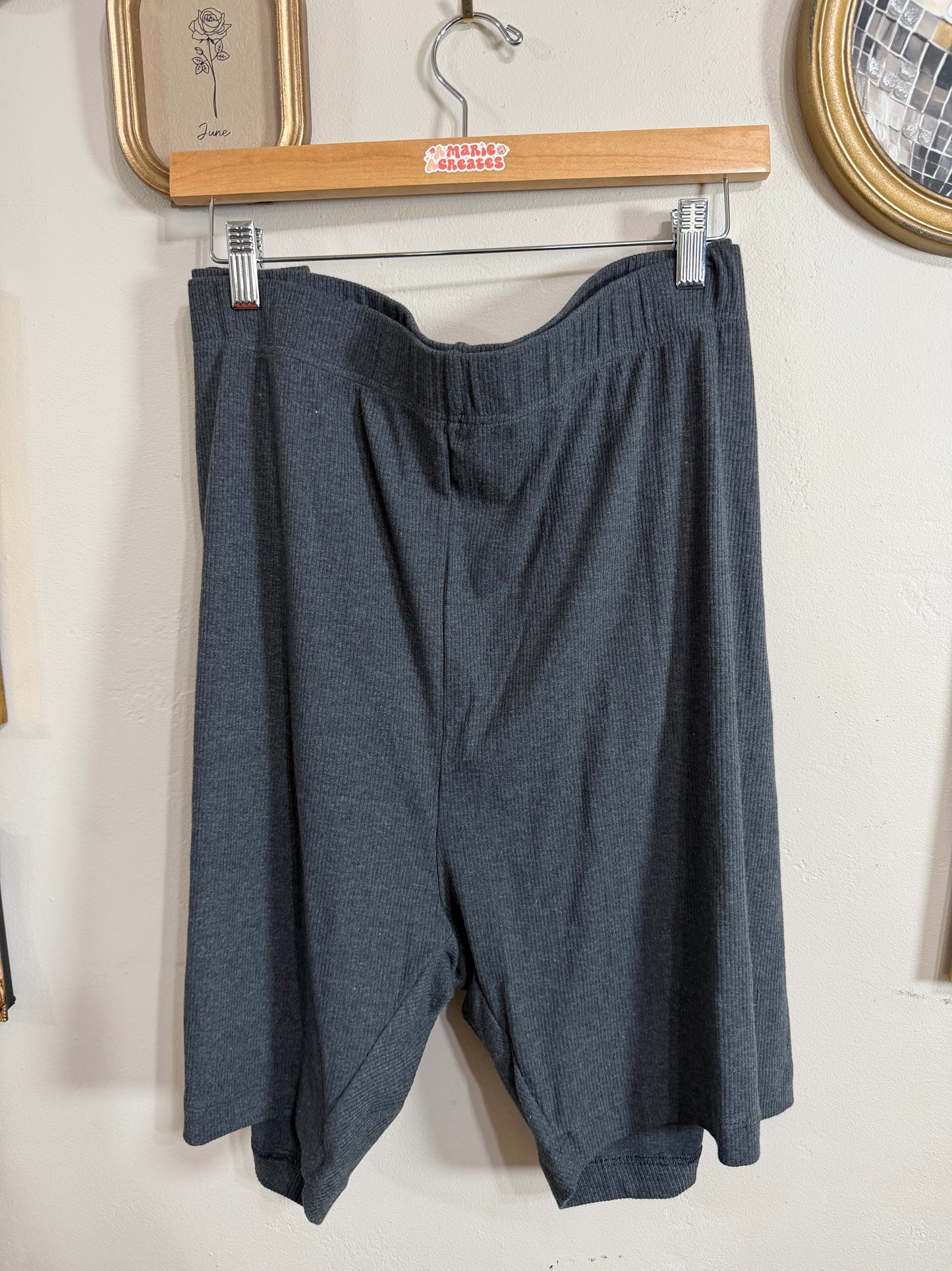 4x Gray Ribbed Biker Shorts