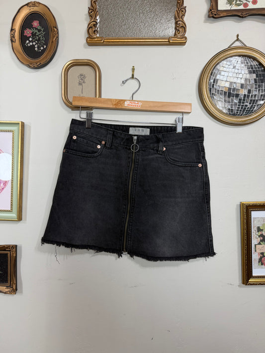 Size 29 Faded Black Denim Zip Up Mini Skirt