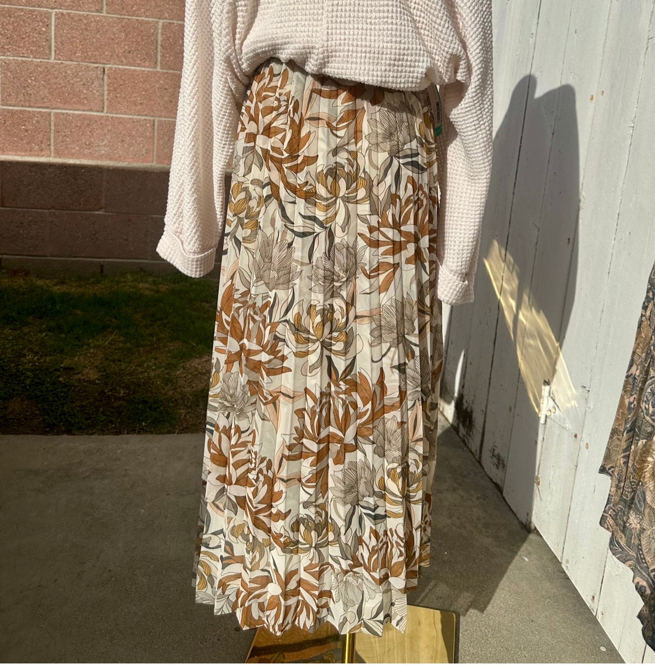 NWT XXL Off White Pattern Skirt