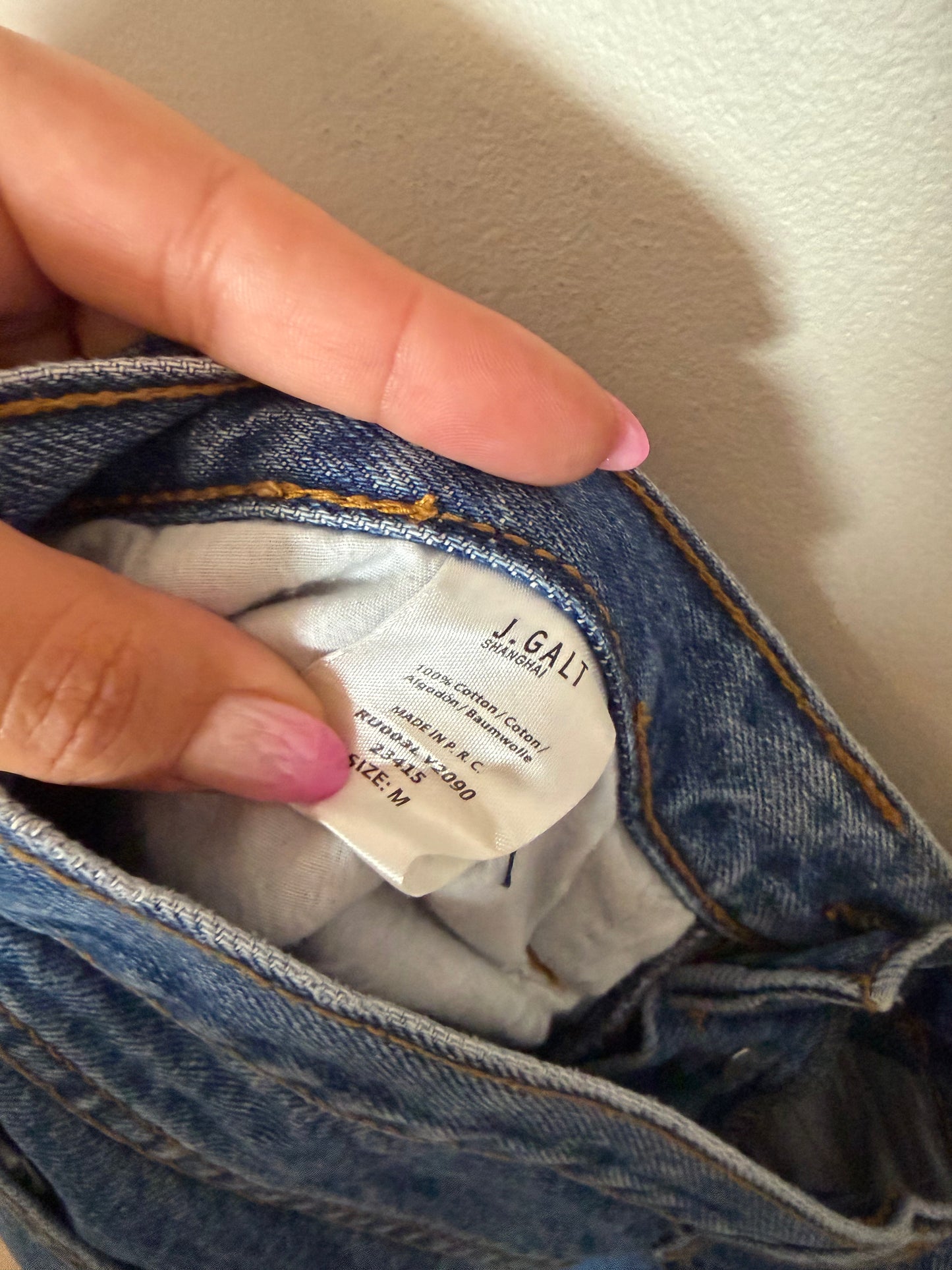 Medium Straight Leg Jeans