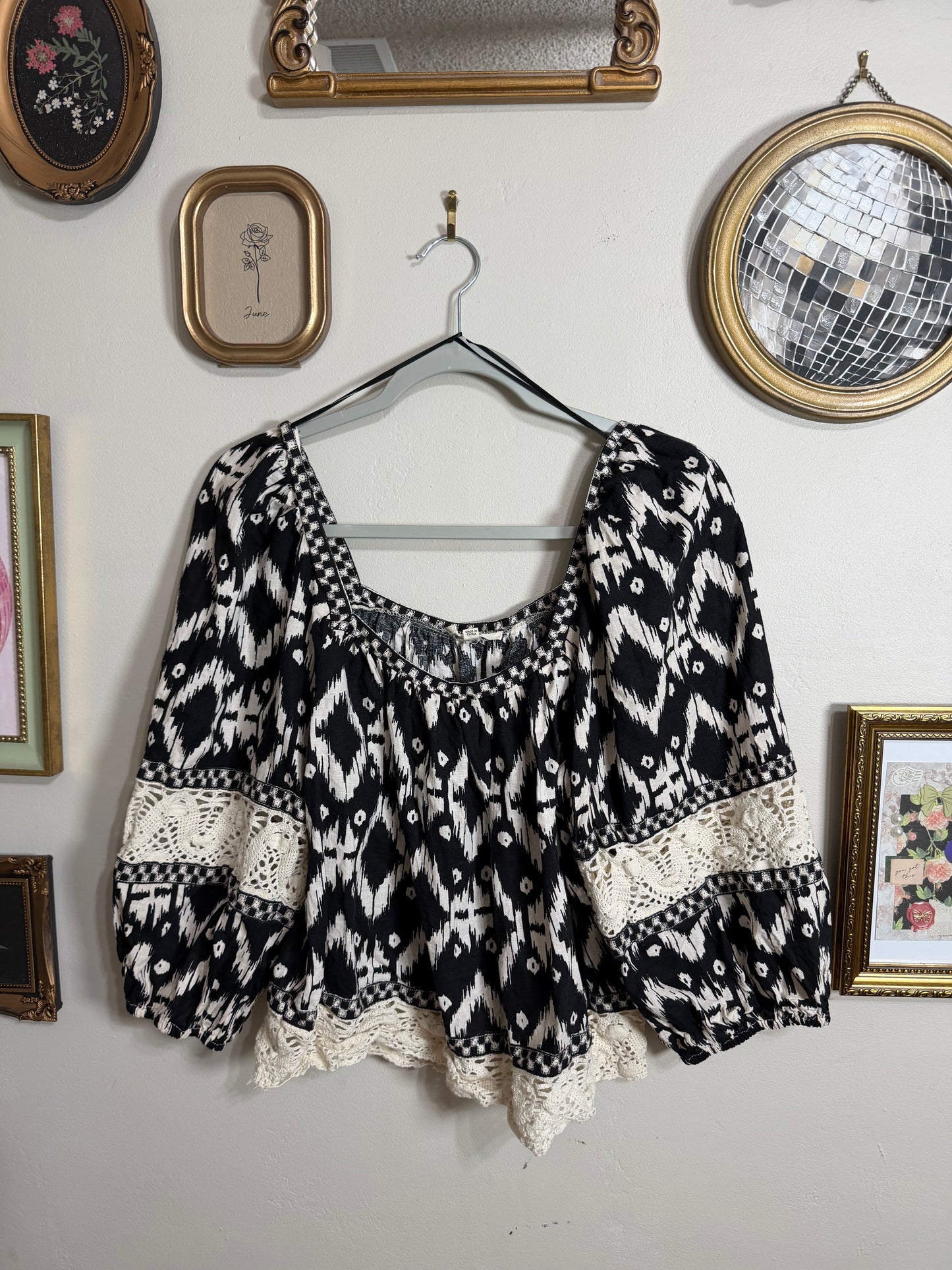 XL Black & Cream Quarter Length Sleeve Top