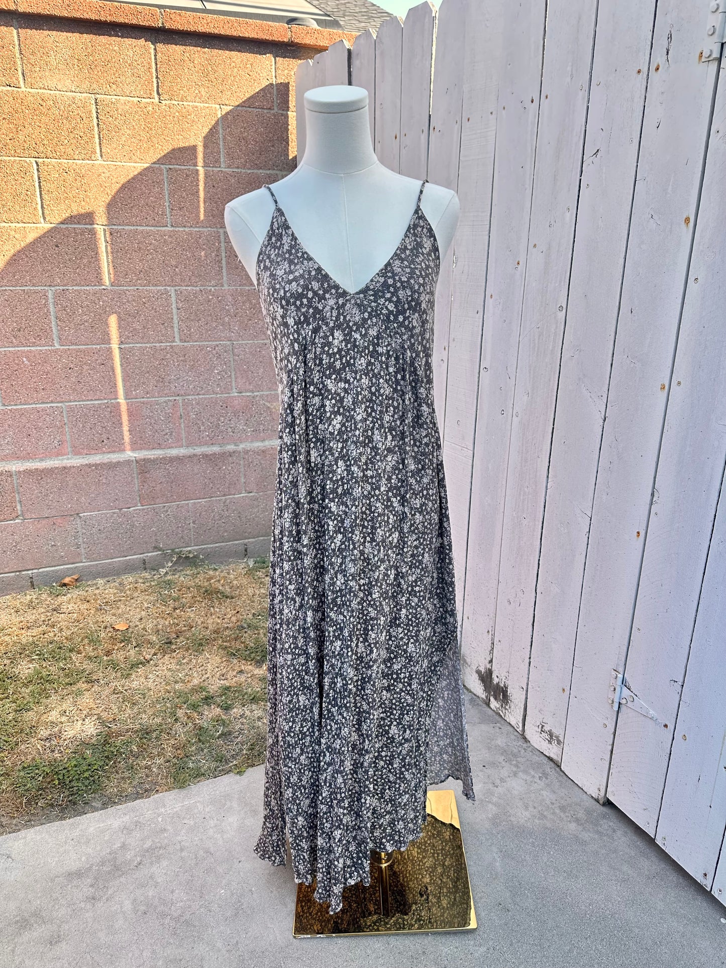 Medium/Large Gray Floral Maxi Dress