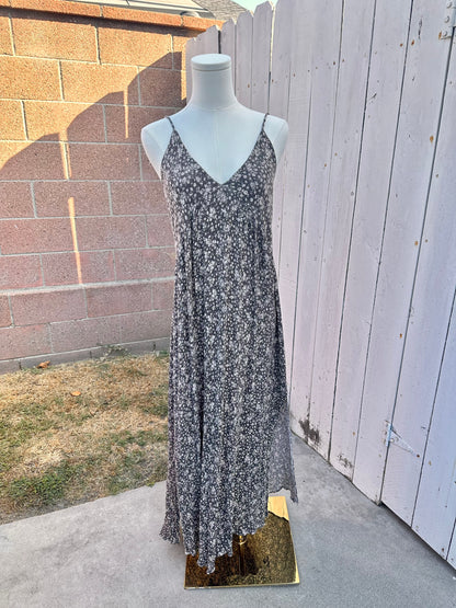 Medium/Large Gray Floral Maxi Dress