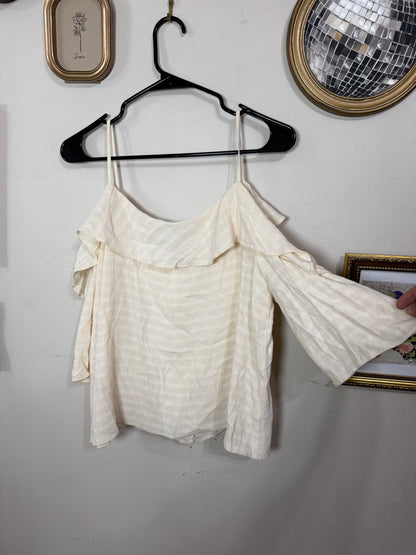 US 10 Cream Ruffle Top 3/4 Sleeve