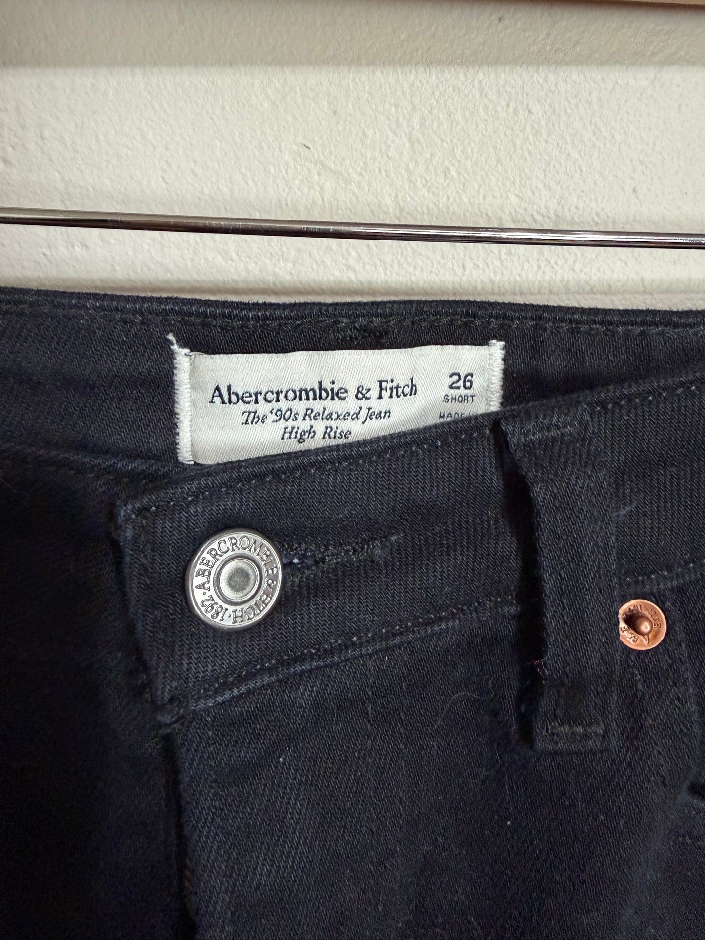 Size 26 A&F Black 90s Relaxed Hi Rise Jean
