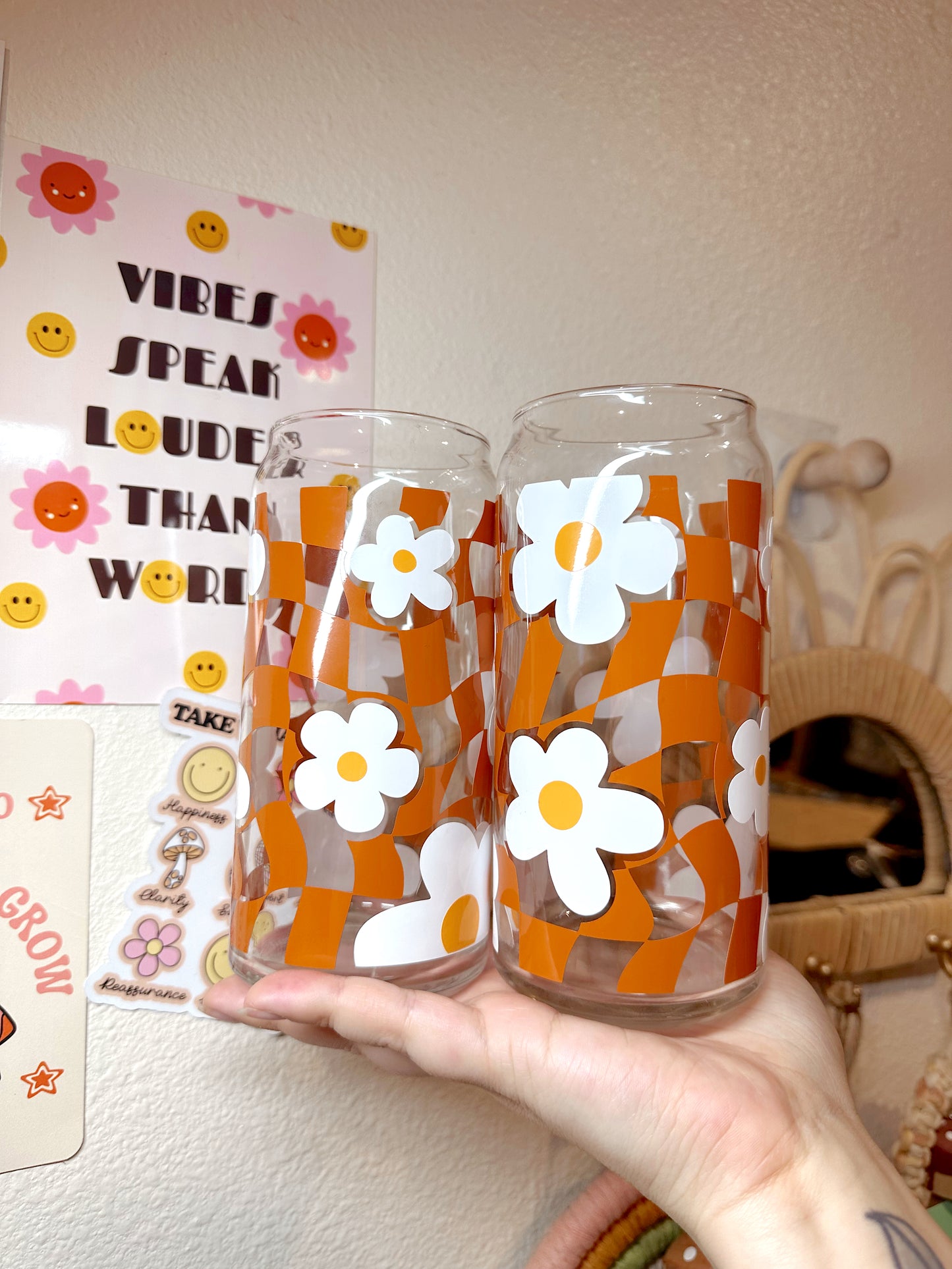 Day Trippin’ | Checkered Daisy | Glass Cup