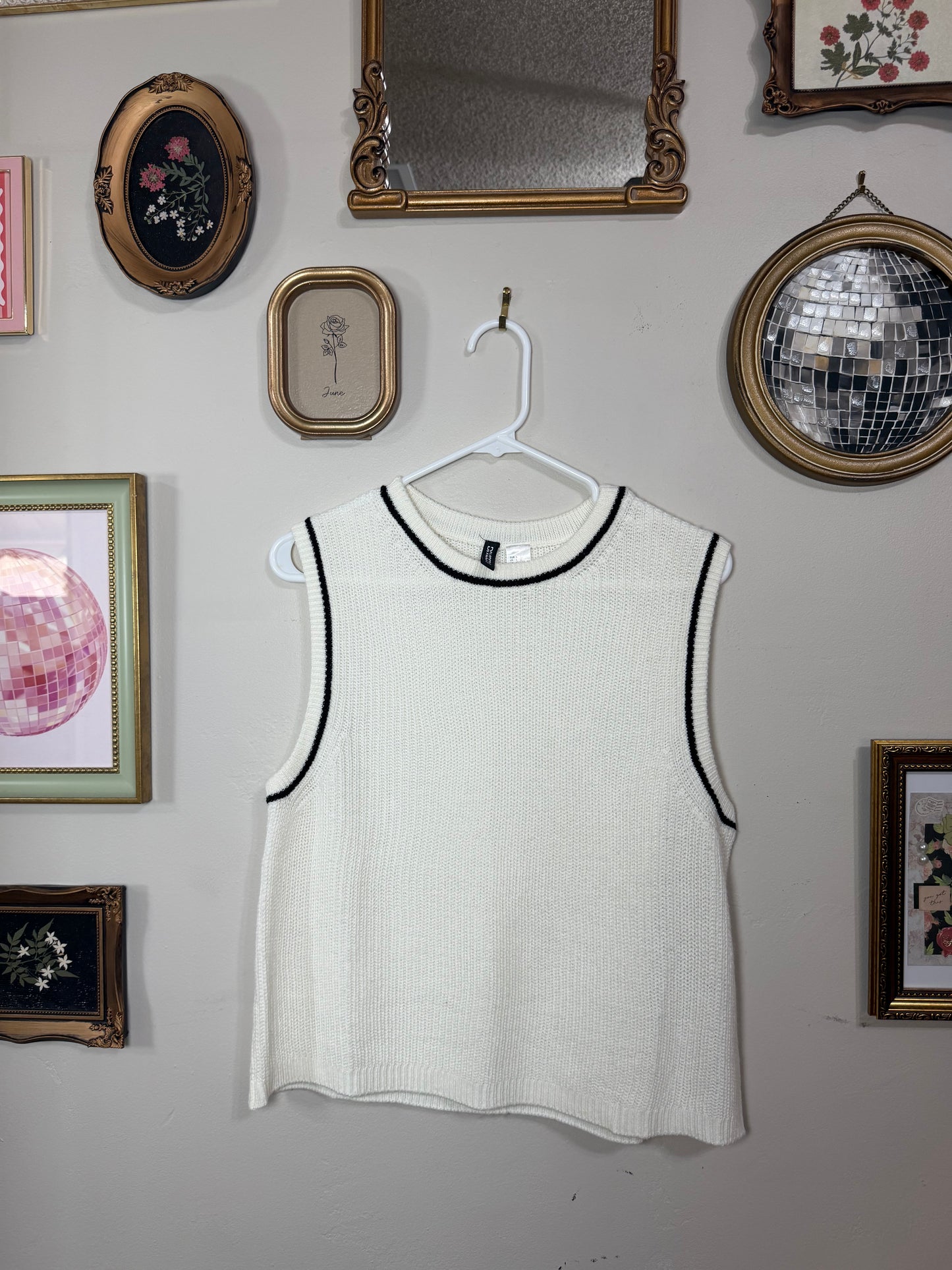 Large Cream/Black Knit Vest