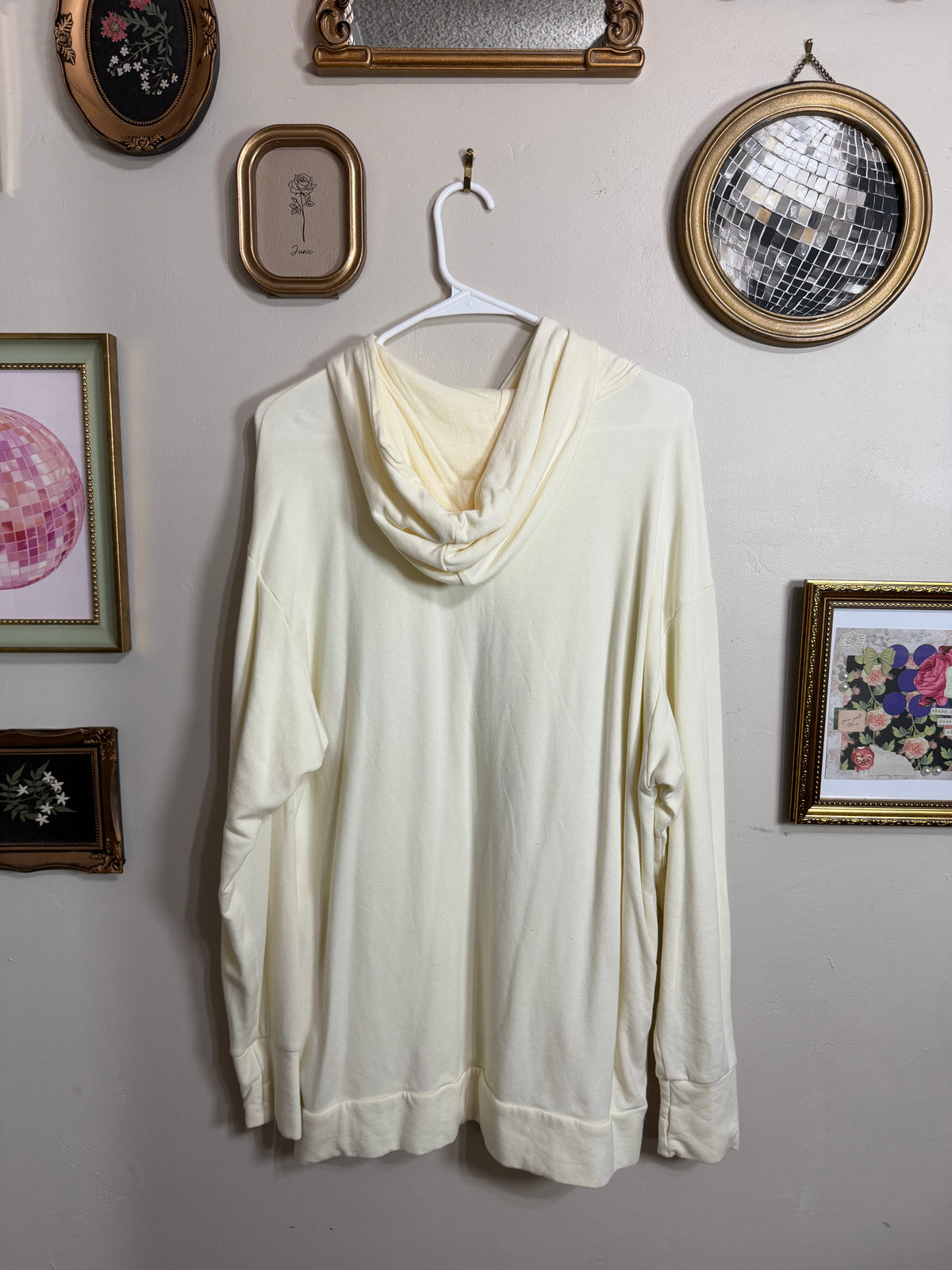Small Offline Flower Cream Sweater Hoodie