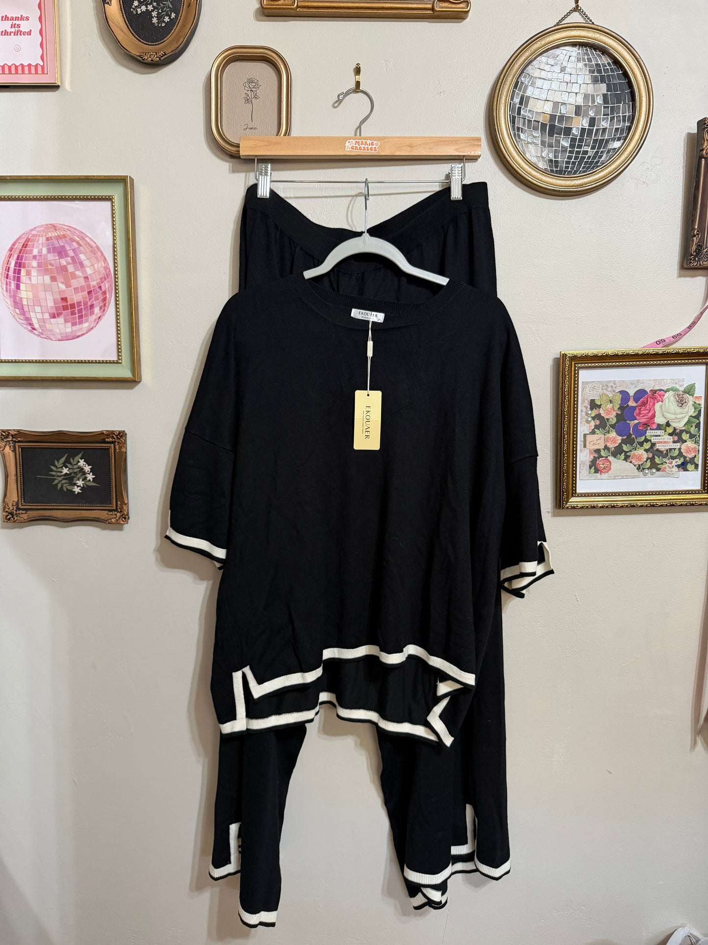 2x NWT Black Cream Set