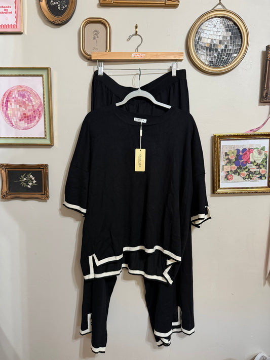 2x NWT Black Cream Set