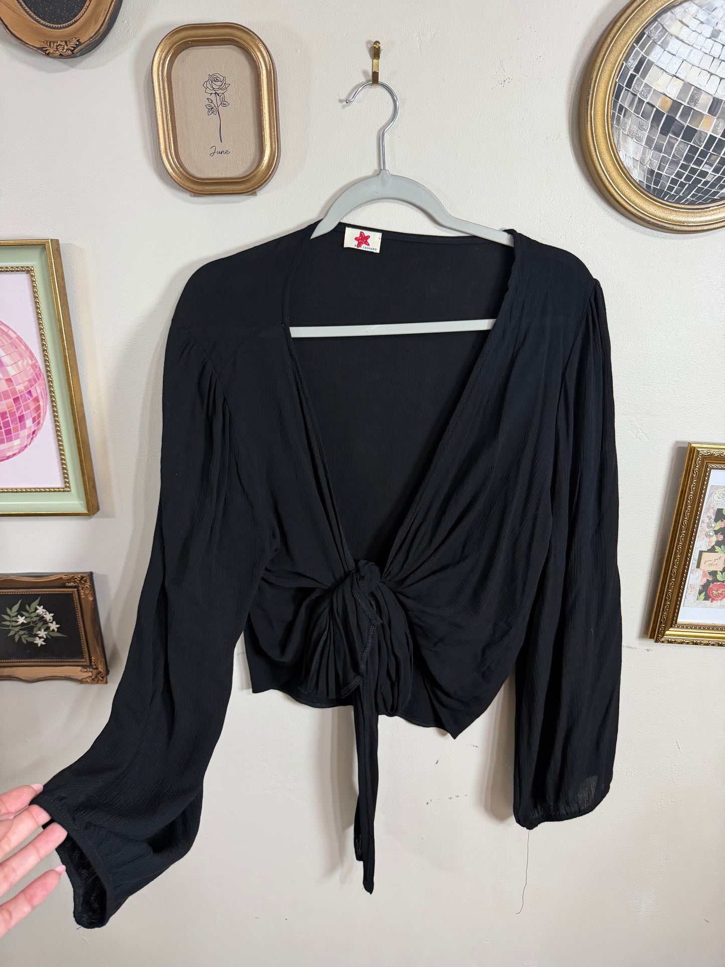 2x Black Tie Top