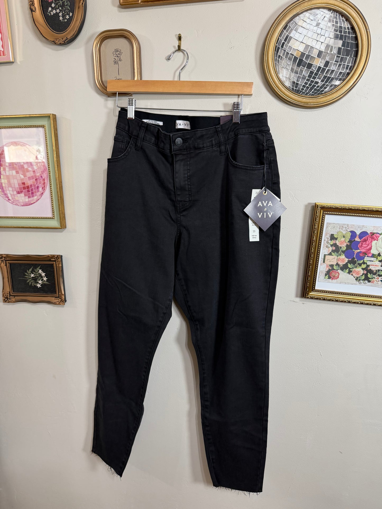 Size 20 NWT Mid Rise Skinny