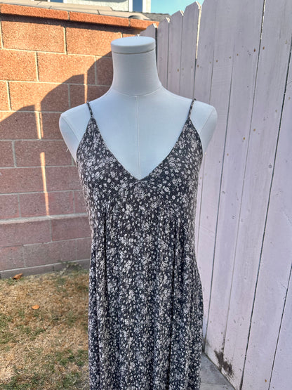 Medium/Large Gray Floral Maxi Dress