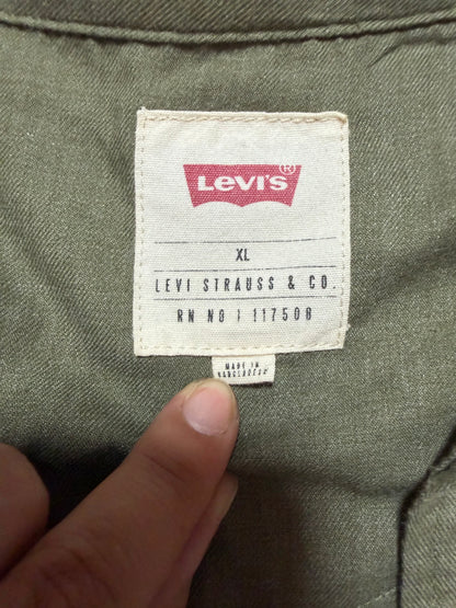 XL Green Button Up Shirt *small call out
