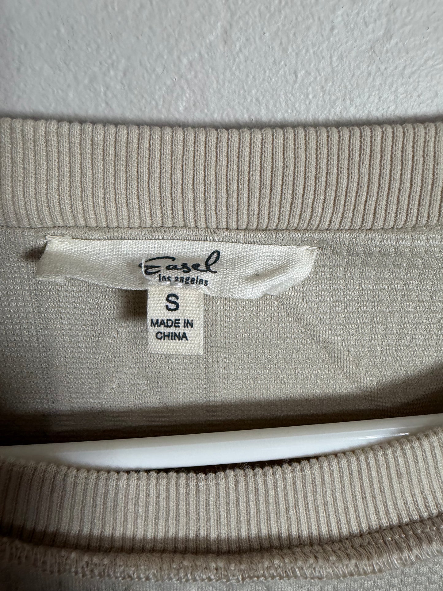 Small Oversized Neutral Textured Sweater w/ Kangaroo Pocket
