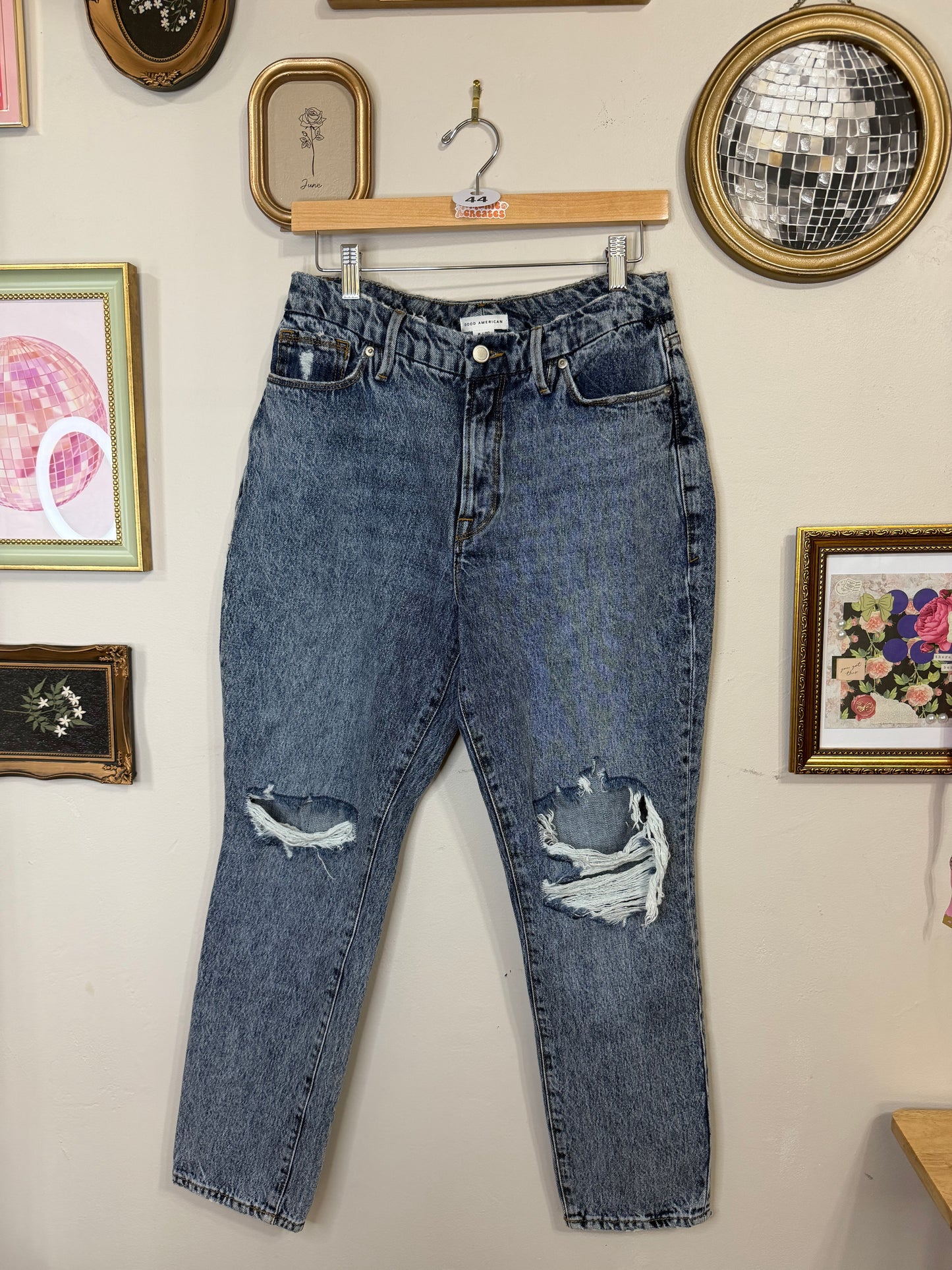 8/29 Classic Distressed Jean