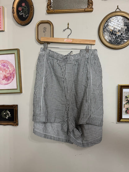 4x Black White Striped Shorts